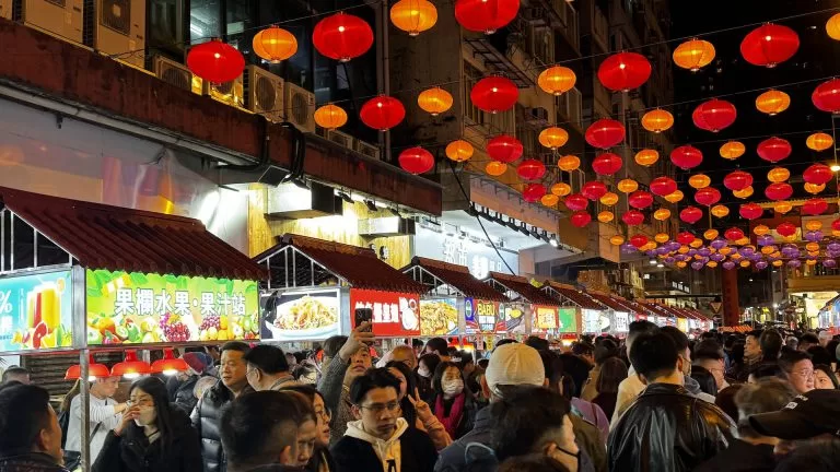 港人聖誕北上花7億!本地商家淒涼迎聖誕寒冬 港人聖誕北上花7億!本地商家淒涼迎聖誕寒冬