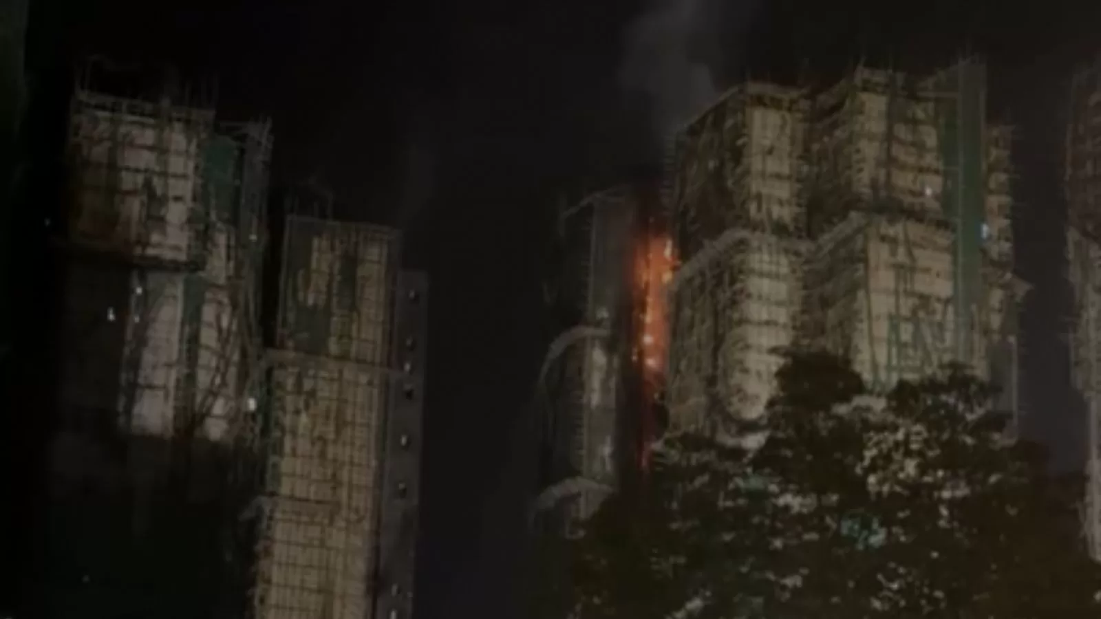 大埔宏福苑大火死灰復燃 消防通宵灌救