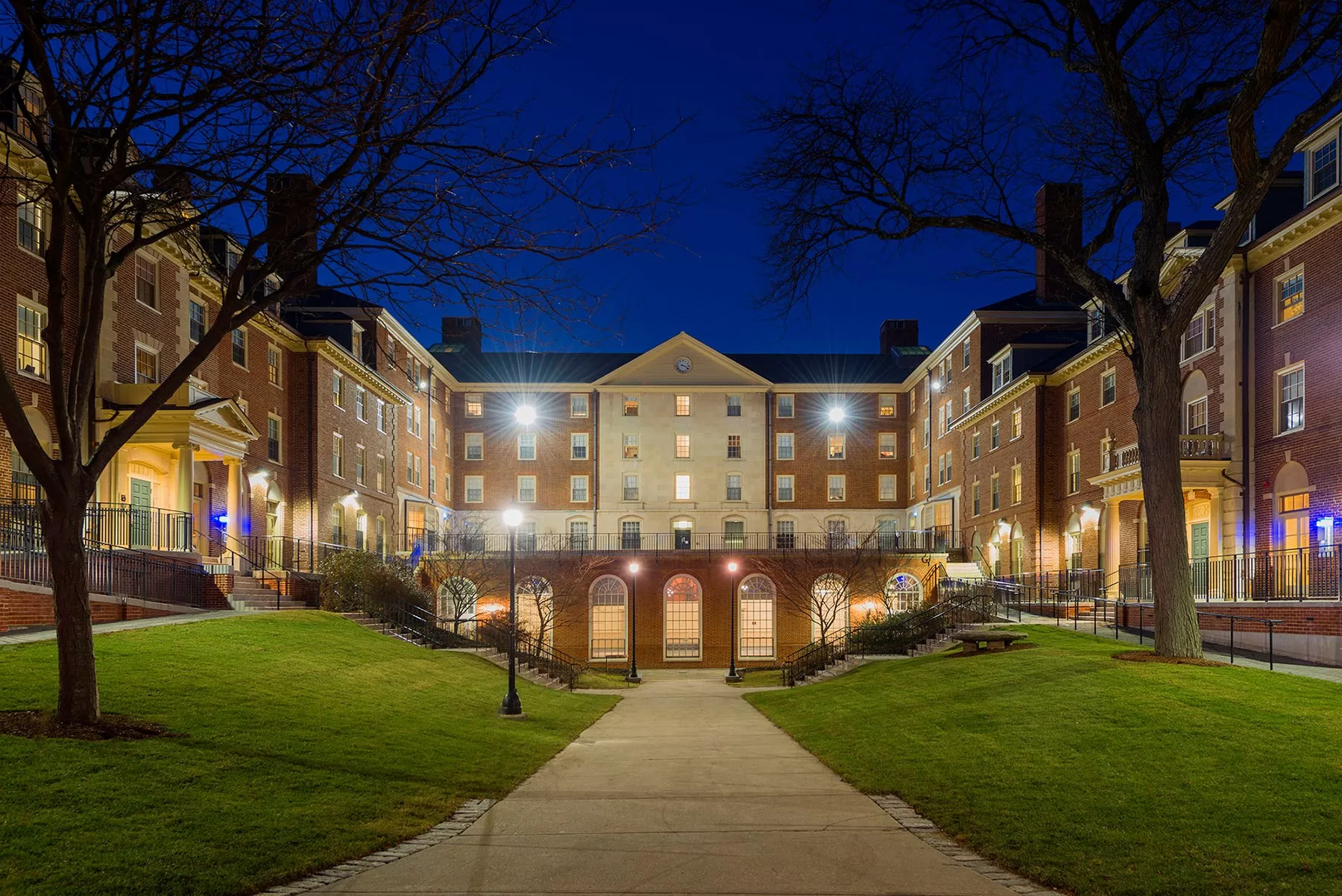 布朗大學爆發槍擊案 至少2死8傷