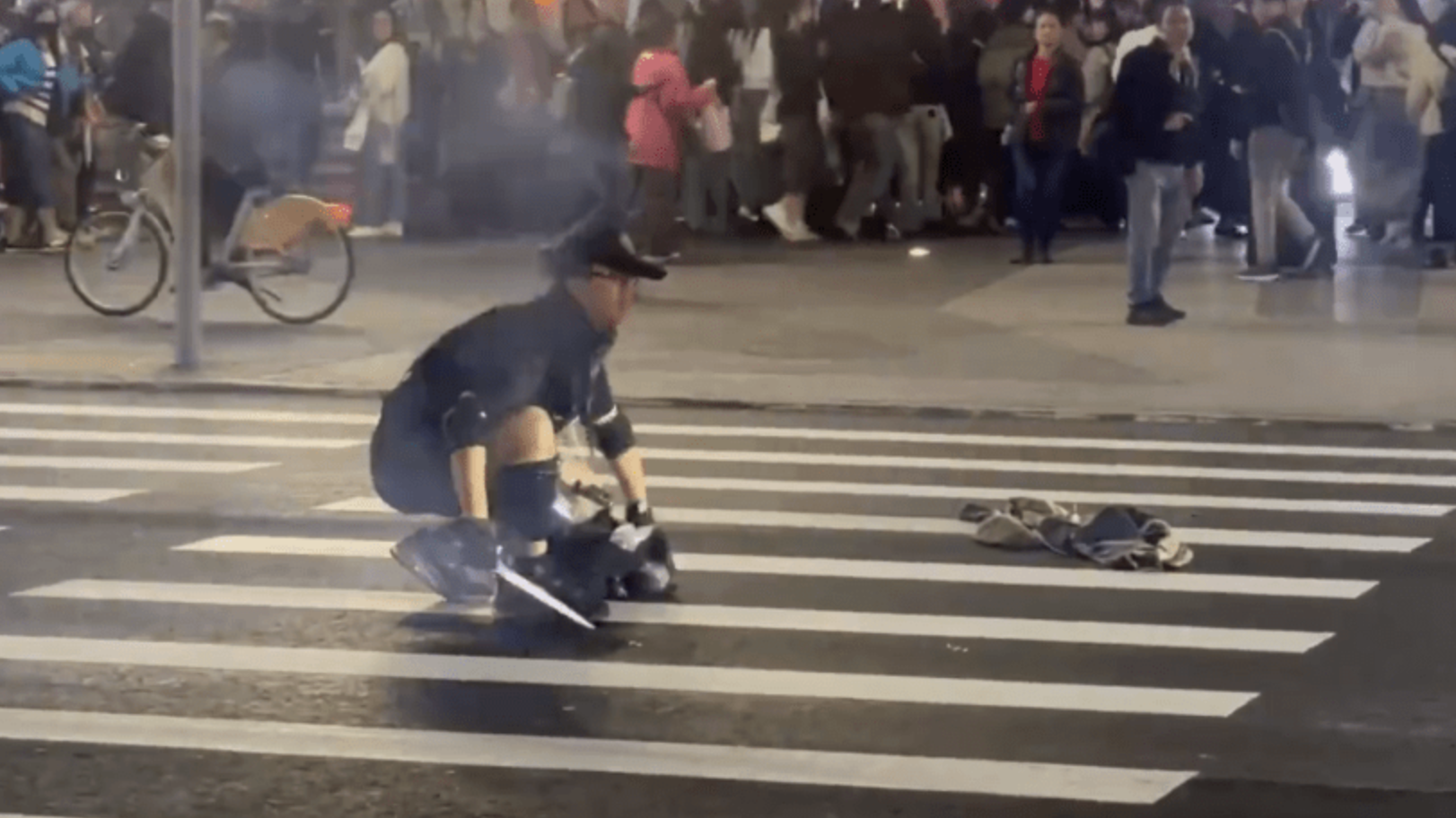 ［有片］台北中山隨機砍人釀4死9傷  27歲男子犯案後墜樓亡