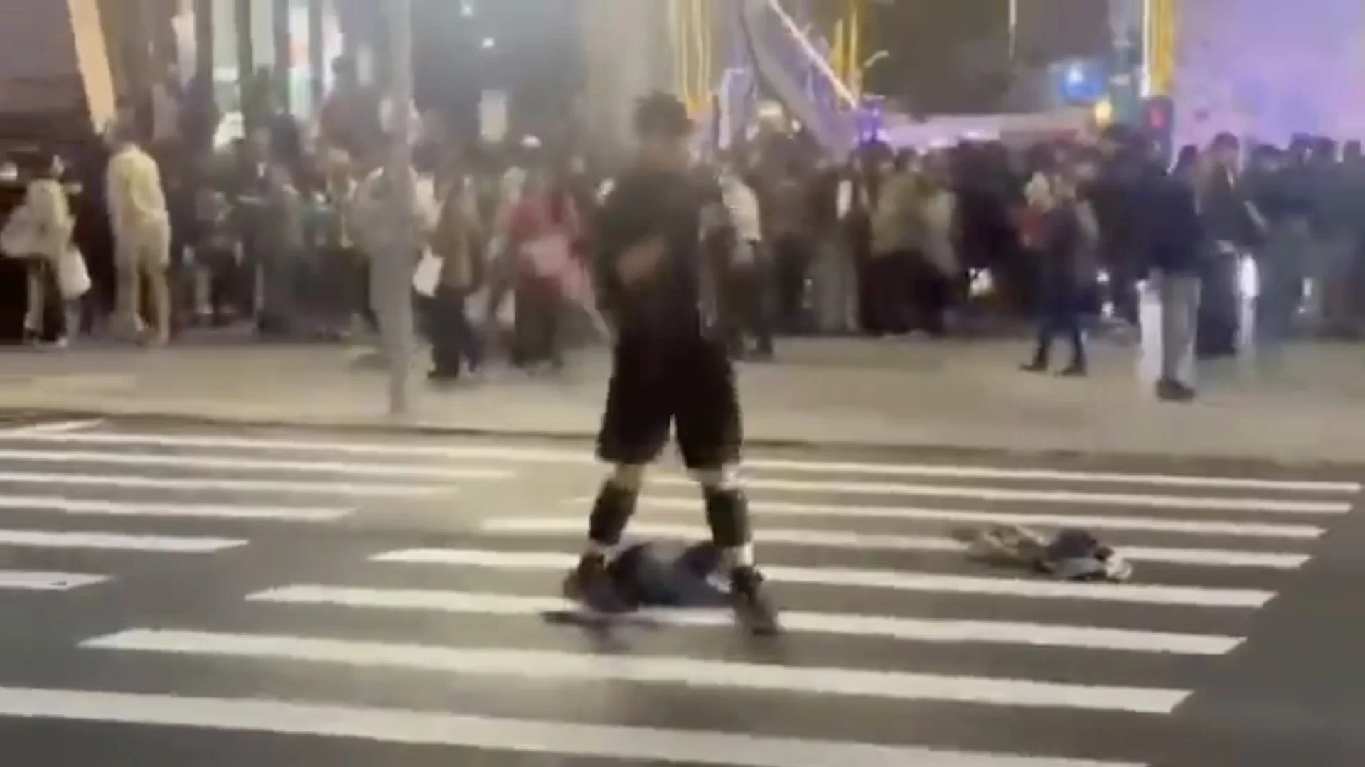 ［有片］台北隨機砍人釀4死9傷  27歲男子犯案後墜樓亡