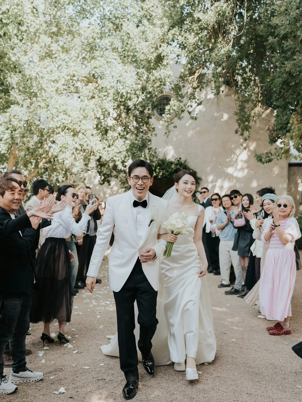 Yanny 與陳考威澳洲童話式成婚 Super Girls 成員驚喜合體做姊妹