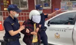8旬母悶死癱瘓50年兒 獲特赦：小孩知道媽媽無罪
