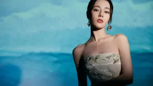 迪麗熱巴疑滯留杜拜 將缺席巴黎時裝周 迪麗熱巴疑滯留杜拜 將缺席巴黎時裝周