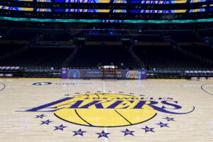 NBA湖人傳125億美元破紀錄易手 估值一年暴升25% NBA湖人傳125億美元破紀錄易手 估值一年暴升25%