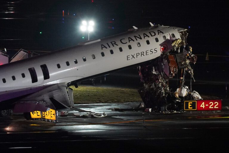加航客機撞消防車釀2死　兩空管被揭提早1小時離崗