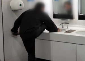 仁川機場變「避暑站」　無家者長期霸座洗澡惹投訴