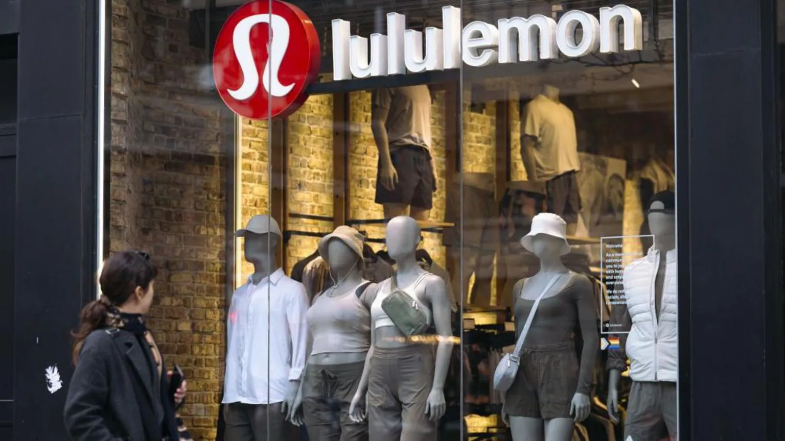 Lululemon爆業績警報 股價暴瀉17% Lululemon爆業績警報 股價暴瀉17%