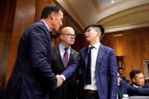 黃之鋒認串謀勾結外國勢力罪 控方指2016年起與羅冠聰推國際遊說 黃之鋒認串謀勾結外國勢力罪 控方指2016年起與羅冠聰推國際遊說