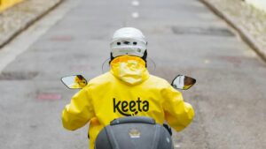 Keeta外賣員低頭看「搶單」2秒慘癱瘓 妻子苦等5個月未獲賠償 Keeta外賣員-搶單通知2秒-全身癱瘓-工傷賠償-新法例