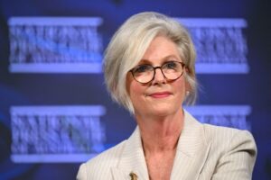 澳洲65歲女議員遭車蓄意撞雙腿截肢　43歲男子被控5罪