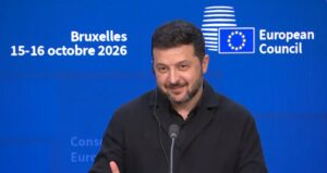 澤連斯基被問是否遭特朗普當「代罪羔羊」　沉默15秒後神秘微笑　全場記者大笑