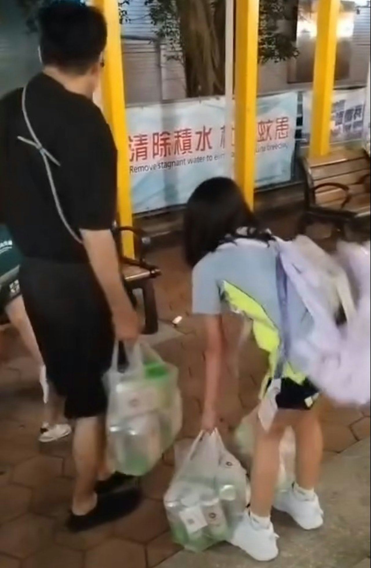 富泰邨女童搬啤酒|區議員引述警方未見明顯虐兒 兩姊妹稱主動幫父母 富泰邨女童搬啤酒|區議員引述警方未見明顯虐兒 兩姊妹稱主動幫父母